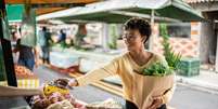 Comer saudável é uma das metas que aparece na lista de diversas pessoas para o ano novo  Foto: iStock