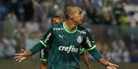 Jogador do Palmeiras é alvo de ofensas racistas após eliminação na Copinha: 