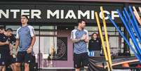 Suárez reecontra Messi no Inter Miami. Na foto, os dois juntos de Sergio Busquets e Jordi Alba.  Foto: Inter Miami/Divulgação / Estadão