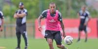 Pedro Souza / Atl&eacute;tico - Legenda: Guilherme Arana volta a fazer pr&eacute;-temporada completa pelo Galo  Foto: Jogada10
