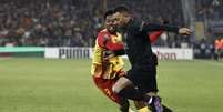 Sameer Al-Doumy / AFP - Legenda: Mbappé marcou um dos gols da vitória do PSG sobre o Lens por 2 a 0 -  Foto: Sameer Al-Doumy / AFP / Jogada10