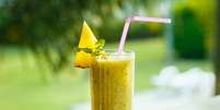 Suco de abacaxi com hortelã  Foto: Boiarkina Marina | Shutterstock / Portal EdiCase