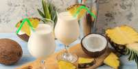 Vitamina tropical de coco com abacaxi  Foto: MK studio | Shutterstock / Portal EdiCase