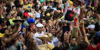 Carnaval de rua do Rio contará com 2 mil litros de essência de eucalipto para neutralizar cheiro de xixi  Foto: Reprodução/Getty Images