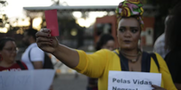 Manifestação "Cartão Vermelho para o Racismo", em Brasília, em apoio ao jogador do Real Madrid Vinicius Junior, alvo de ataques racistas na Espanha  Foto: WILTON JUNIOR/ESTADÃO