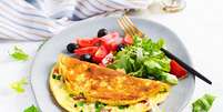 Omelete com queijo cottage e espinafre   Foto: Timolina | Shutterstock / Portal EdiCase