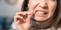 Palito de dente: eficaz ou arriscado? Dentista explica  Foto: Shutterstock / Saúde em Dia