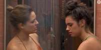 Alane se revoltou ao ver coc&ocirc; no ch&atilde;o do banheiro do 'BBB 24'.  Foto: Reprodu&ccedil;&atilde;o, Globoplay / Purepeople
