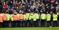 Policiamento fez barreira de proteção   Foto: Shaun Botterill/Getty Images / Esporte News Mundo