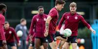  Foto: Divulgação / Aston Villa - Legenda: Jogadores do Aston Villa durante treinamento da equipe - / Jogada10