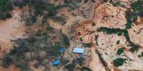 Imagem aérea mostra o garimpo ilegal na terra indígena Yanomami  Foto: Alma Preta