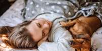 Já imaginou o que o seu cão está sonhando enquanto dorme?  Foto: Pekic