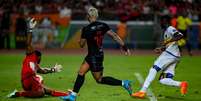 Gabigol marcando gol pelo Flamengo  Foto: Marcelo Cortes / CRF / Esporte News Mundo