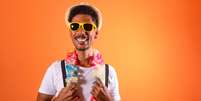 Para garantir que você caia na folia do jeito certo no Carnaval 2024, selecionamos as músicas que vão fazer cada signo brilhar no feriado  Foto: Shutterstock / João Bidu