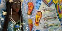 A imagem mostra uma boneca negra que representa Iemanj&aacute;.  Foto: Alma Preta