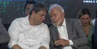 O governador Tarc&iacute;sio e o presidente Lula em evento em Santos, litoral de S&atilde;o Paulo  Foto: Taba Benedicto/Estad&atilde;o / Estad&atilde;o