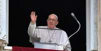 Papa Francisco cita "hipocrisia" daqueles que criticam bênçãos a casais LGBT  Foto: REUTERS