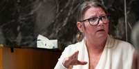 Jennifer Crumbley, de 45 anos, se tornou a primeira mãe americana condenada por homicídio culposo por causa de um ataque a tiros em massa cometido por seu filho  Foto: Reuters / BBC News Brasil