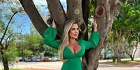 Denise Rocha diz estar em relacionamento com uma árvore: ‘conexão especial’  Foto: Reprodução/Instagram