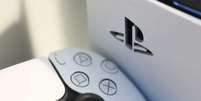 PS5 aparentemente já vendeu o dobro em comparação com o Xbox Series X|S  Foto: Jakub Porzycki / Getty Images / Nurphoto