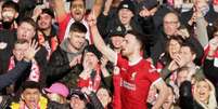  Foto: Ian Hodgson/AFP via Getty Images - Legenda: Jogadores de Liverpool e Burnley em disputa de bola na Premier League - / Jogada10