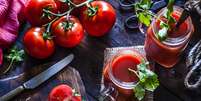 Suco de tomate é ótimo para se recuperar da ressaca  Foto: iStock