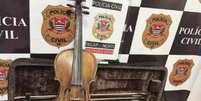 O violino, fabricado há mais de 100 anos, foi furtado no ano passado, depois que o dono se apresentou em um clube da capital. Foto: Polícia Civil de São Paulo/Divulgação / Estadão