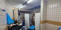 Representantes de camarote da Sapucaí foram presos por preparar e armazenar alimentos no banheiro Foto: Reprodução/MP-RJ