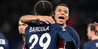 Com gols de Mbappé e Barcola, o PSG venceu a Real Sociedad no jogo de ida das oitavas de final da Champions League -   Foto: MIGUEL MEDINA/AFP via Getty Images / Esporte News Mundo