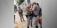 Após ser vítima de tentativa de homicídio, homem negro chama a polícia e acaba preso  Foto: Reprodução / Perfil Brasil