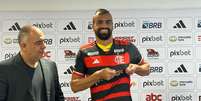 Fabrício Bruno concede entrevista coletiva, após renovação de contrato com o Flamengo  Foto: Vinícius Azevedo / ENM / Esporte News Mundo