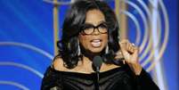 Oprah Winfrey ao receber o prêmio honorário do Globo de Ouro: uma artista que inspira milhões de pessoas no planeta  Foto: Reprodução