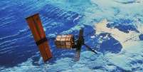 O satélite europeu de sensoriamento remoto da Terra pesava cerca de 2,5 toneladas na época do lançamento  Foto: ESA / BBC News Brasil