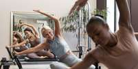 Professora explica como o pilates pode ser bom para a saúde dos idosos Foto: Freepik/Divulgação / Boa Forma