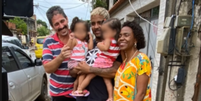 Marcos Vinicius posou para foto carregando as filhas de Berlandia no colo. Foto: Reprodução/Instagram/@vinicinn7__