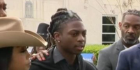 O estudante Darryl George se recusou a mudar o estilo dread do cabelo e foi punido por escola  Foto: Reprodução/CBSNEWS