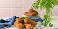 Croquete de calabresa  Foto: homydesign | Shutterstock / Portal EdiCase