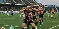  Foto: Divulgação / São Paulo - Legenda: De pênalti, Calleri abriu o placar para o São Paulo / Jogada10