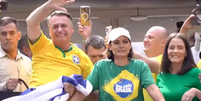 Jair Bolsonaro e Michelle na manifestação na Paulista, em São Paulo   Foto: Reprodução