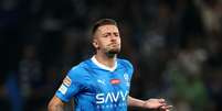 Sergej Milinković-Savić comemorando o primeiro gol do Al-Hilal.   Foto: Yasser Bakhsh/Getty Images / Esporte News Mundo