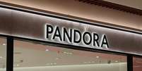 Diamantes cultivados em laboratório da Pandora têm pegada de carbono menor em comparação com os diamantes extraídos  Foto: Getty Images