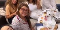 Internada com hérnia de disco, Preta Gil faz 'piquenique' com amigas no hospital  Foto: Reprodução/Instagram