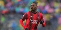 Rafael Leão durante jogo do Milan   Foto: Gabriele Maltinti | Getty Images / Esporte News Mundo