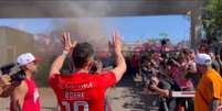 Borré desembarca em Porto Alegre   Foto: Divulgação/Internacional / Esporte News Mundo