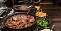 Feijoada é eleita o melhor prato típico do Brasil em pesquisa  Foto: iStock