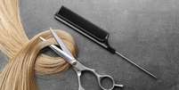 Alguns truques ajudam a disfarçar a insatisfação com o corte de cabelo  Foto: Africa Studio | Shutterstock / Portal EdiCase