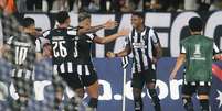 Júnior Santos comemorando um de seus gols.   Foto: Vitor Silva/Botafogo / Esporte News Mundo