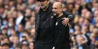 Klopp e Guardiola em um Manchester City x Liverpool   Foto: Michael Regan | Getty Images / Esporte News Mundo