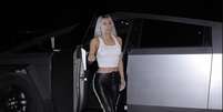 Lady Gaga, Justin Bieber e Kim Kardashian são algumas das celebridades que dirigem o cybertruck da Tesla  Foto: Splashnews.com