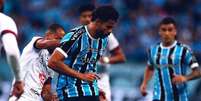  Foto: Lucas Uebel / Gr&ecirc;mio - Legenda: Cristaldo celebra o seu gol, que abriu o placar para os gremistas / Jogada10